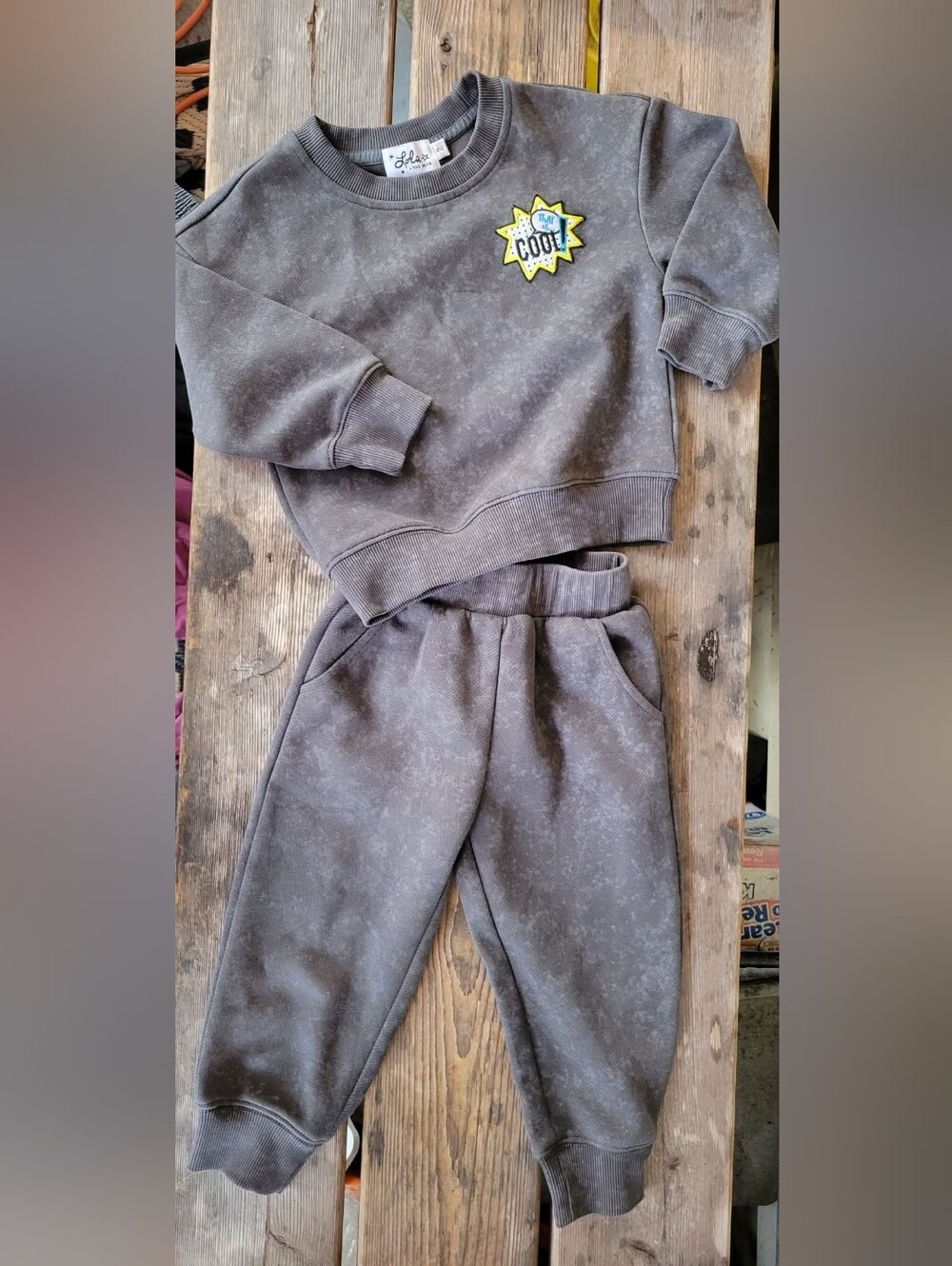 LOLA + THE BOYS SZ 2Y VGUC 2pc Wash GRAY That is Cool Sweatshirt &Joggers outfit